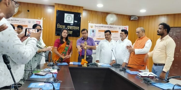 गढ़वा : उप विकास आयुक्त की अध्यक्षता में बिरसा प्रधानमंत्री फसल बीमा योजना का जिला स्तरीय कार्यशाला का आयोजन