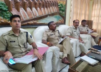 धनबाद : एसएसपी महोदय के नेतृत्व में मासिक अपराध गोष्टी का आयोजन, अपराध के रोकथाम व महिला सुरक्षा को लेकर पुख्ता कर्रवाई का निर्देश