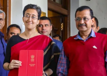 दिल्ली की सियासत में नया अध्याय: आतिशी बनीं मुख्यमंत्री, केजरीवाल का इस्तीफा