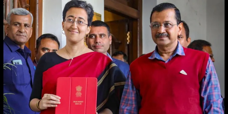 दिल्ली की सियासत में नया अध्याय: आतिशी बनीं मुख्यमंत्री, केजरीवाल का इस्तीफा