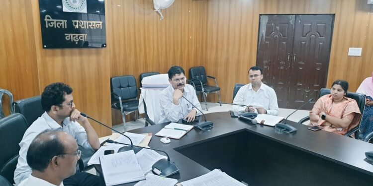 गढ़वा : उपायुक्त की अध्यक्षता में राशन वितरण संबंधी समीक्षात्मक बैठक संपन्न