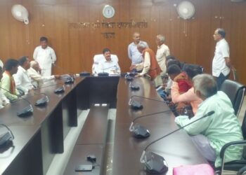 उपायुक्त ने जनता दरबार के माध्यम से सुनी आमजनों की समस्याएं।