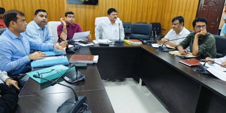 गढ़वा में जिला स्तरीय समन्वय समिति की बैठक, उपायुक्त ने दिए विकास योजनाओं पर आवश्यक निर्देश
