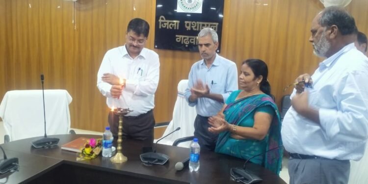 गढ़वा में हिंदी दिवस पर संगोष्ठी: मातृभाषा के महत्व पर जोर