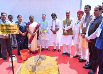 राष्ट्रपति द्रौपदी मुर्मु ने रांची में कृषि संस्थान के शताब्दी समारोह में किया वृक्षारोपण