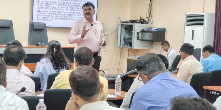 राष्ट्रीय स्तर के प्रशिक्षकों द्वारा चुनाव संबंधी प्रशिक्षण: नोडल, एसएलएमटी, डीएलएमटी, उप निर्वाचन पदाधिकारी एवं एएलएमटी को मिला विशेष प्रशिक्षण