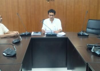 गढ़वा: जनता दरबार में उठी समस्याओं का समाधान: राशन, पेंशन, आवास और रोजगार पर जोर