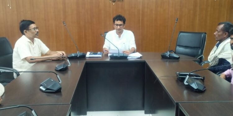 गढ़वा: जनता दरबार में उठी समस्याओं का समाधान: राशन, पेंशन, आवास और रोजगार पर जोर