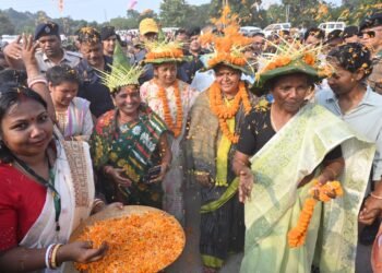 पश्चिम सिंहभूम : मंईयां सम्मान यात्रा के सातवें दिन कारवाँ पहुँचा पश्चिम सिंहभूम ज़िला के मनोहरपुर