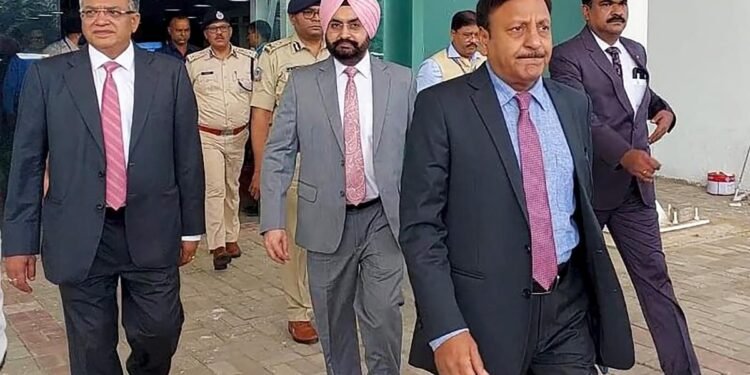 चुनाव आयोग की बैठक: जिलास्तरीय अधिकारियों के साथ चुनावी तैयारियों पर चर्चा