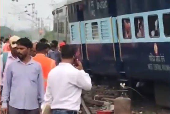 जबलपुर में बड़ा ट्रेन हादसा: सोमनाथ एक्सप्रेस की दो बोगियां पटरी से उतरीं