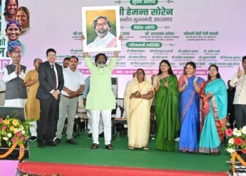 मुख्यमंत्री हेमन्त सोरेन ने दक्षिणी छोटानागपुर प्रमंडल की 704927 लाभुकों के खाते में डीबीटी के माध्यम से सम्मान राशि का हस्तांतरण किया