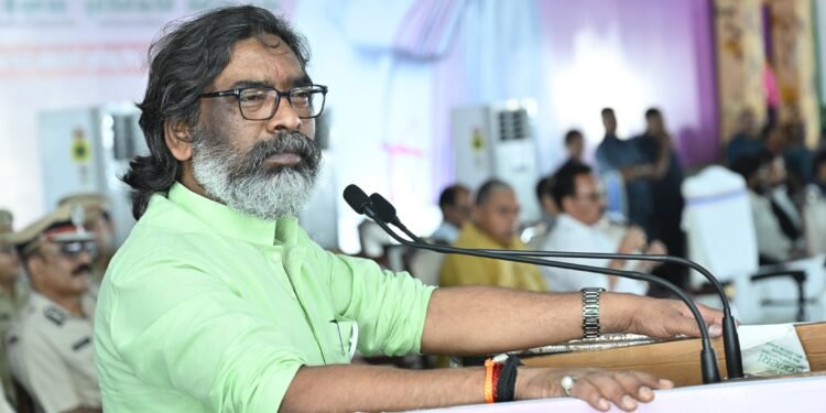 मुख्यमंत्री हेमन्त सोरेन ने दक्षिणी छोटानागपुर प्रमंडल की 704927 लाभुकों के खाते में डीबीटी के माध्यम से सम्मान राशि का हस्तांतरण किया