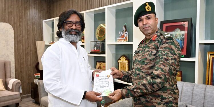 मुख्यमंत्री हेमन्त सोरेन से मेजर जनरल परमवीर सिंह डागर, कर्नल सुनील राजदेव एवं कर्नल अनुज शर्मा ने शिष्टाचार मुलाकात की