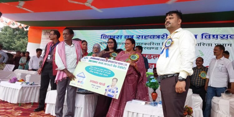 सहकारिता वह क्रांति है जो हमारे जिले को नीचे से ऊपरी पायदान तक पहुंचा सकती है: दीपिका पांडेय सिंह, कृषि मंत्री