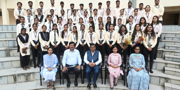 “स्वयं को परिभाषित करने के लिए इतिहास को जानें” – कुलपति Dr. तपन कुमार शांडिल्य