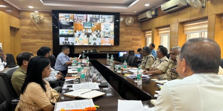 मुख्य सचिव श्री एल खियांग्ते ने आगामी दुर्गापूजा को लेकर पुलिस महानिरीक्षक, पुलिस उपमहानिरीक्षक, सभी प्रमंडल आयुक्त, जिला उपायुक्त और पुलिस अधीक्षक के साथ वीडियो कांफ्रेंसिंग के माध्यम से की बैठक, दिए निर्देश