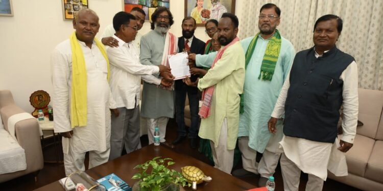 मुख्यमंत्री हेमन्त सोरेन से झारखंड आंदोलनकारी संघर्ष मोर्चा की मुलाकात: आंदोलनकारियों के सम्मान और अधिकारों पर चर्चा