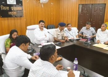 गढ़वा: दुर्गापूजा एवं दशहरा: शांति समिति की बैठक में विधि-व्यवस्था पर जोर