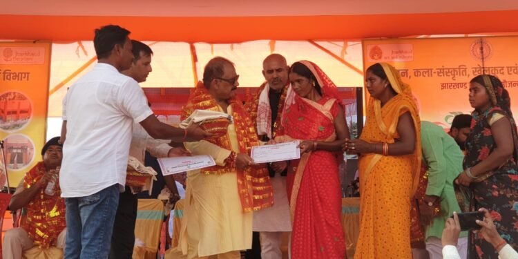 गढ़वा: भव्य बाबा खोण्हरनाथ महोत्सव में भगवान परशुराम की प्रतिमा का अनावरण