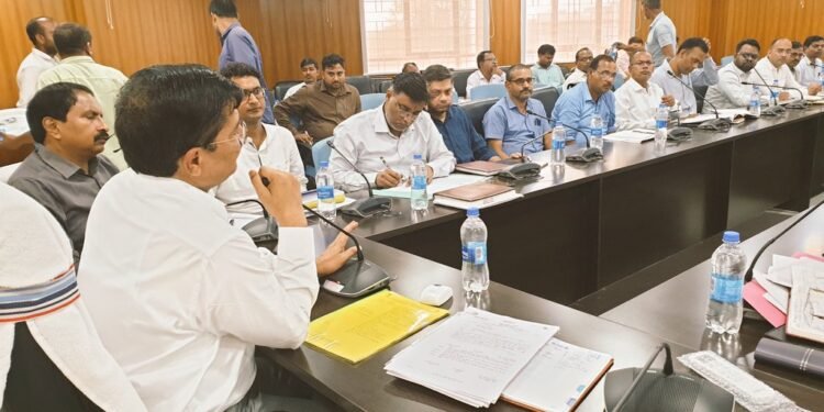 गढ़वा: 2024 विधानसभा चुनाव की तैयारी: उपायुक्त शेखर जमुआर ने की समीक्षात्मक बैठक