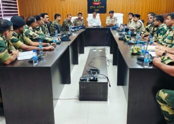 गढ़वा में CAPF अधिकारियों के साथ चुनाव संबंधी बैठक संपन्न, शांतिपूर्ण चुनाव कराने के निर्देश
