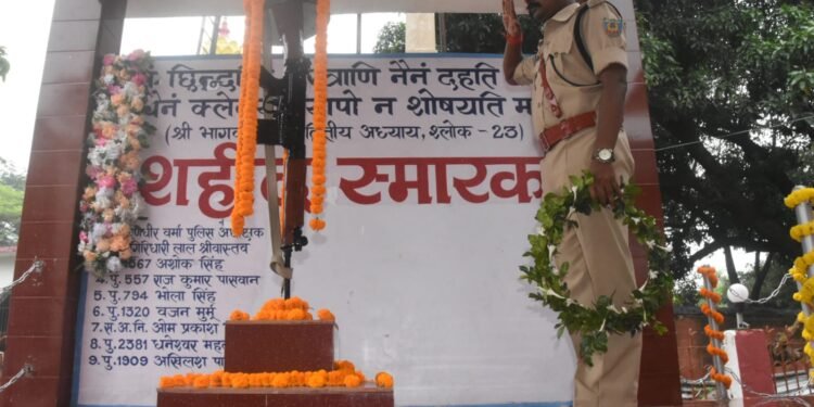 धनबाद में ‘पुलिस स्मृति दिवस’ पर वीर शहीदों को श्रद्धांजलि, शहीदों के परिजनों को किया गया सम्मानित