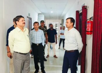 गढ़वा: विधानसभा आम चुनाव 2024 की तैयारियों को लेकर गढ़वा में जिला निर्वाचन पदाधिकारी ने किया निरीक्षण