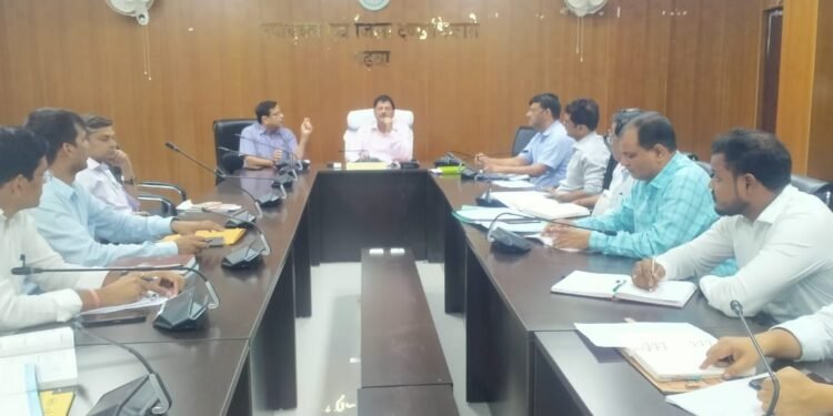 विधानसभा आम निर्वाचन 2024: जिला निर्वाचन पदाधिकारी ने की तैयारियों की समीक्षा