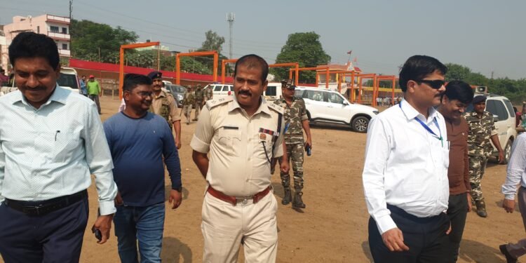 गढ़वा: उपायुक्त और पुलिस अधीक्षक ने छठ घाटों का निरीक्षण किया, सुविधाओं का जायजा लिया