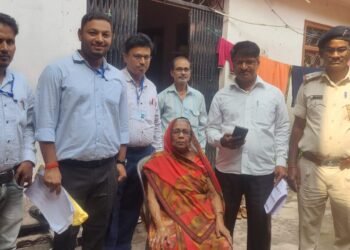 गढ़वा विधानसभा अंतर्गत 2 दिन में 50 लोगों ने किया घर से मतदान