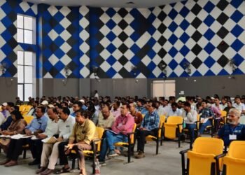 गढ़वा: EVM और वीवीपैट की तकनीकी जानकारी और निष्पक्ष मतदान की प्रक्रिया पर जोर