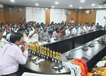 गढ़वा: लाइव म्यूज़िक कन्सर्ट और विभिन्न प्रतियोगिताओं में उत्कृष्ट प्रदर्शन करने वालों को मिला सम्मान