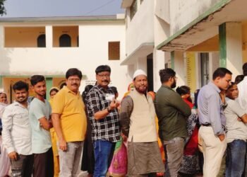 गढ़वा: चुनाव अधिकारी और पुलिस अधीक्षक ने की कड़ी निगरानी, मतदान प्रतिशत में बढ़ोतरी