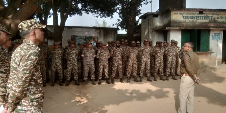 Jharkhand: वरीय पुलिस अधिकारियों ने चुनाव सुरक्षा तैयारियों का लिया जायजा