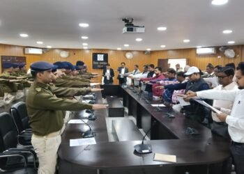 संविधान दिवस पर गढ़वा में उपायुक्त की अध्यक्षता में पदाधिकारियों/कर्मियों ने संविधान प्रस्तावना पढ़ने का संकल्प लिया