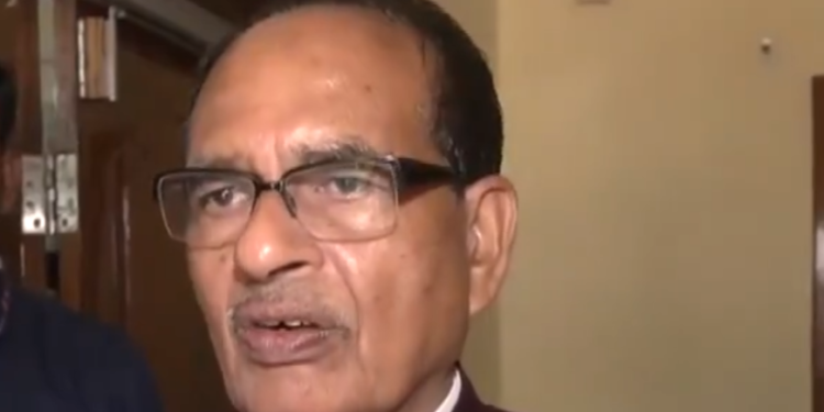 शिवराज सिंह चौहान का बयान: “विकास कार्य ठप, भ्रष्टाचार बढ़ा, इसलिए मंडल मुर्मू ने भाजपा का साथ चुना”