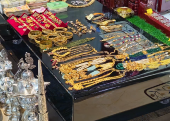 कर्नाटक लोकायुक्त का बड़ा कदम: चार अधिकारियों पर छापेमारी, नकदी और आभूषण बरामद