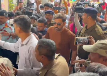 महेंद्र सिंह धोनी ने झारखंड विधानसभा चुनाव में अपने मताधिकार का प्रयोग किया