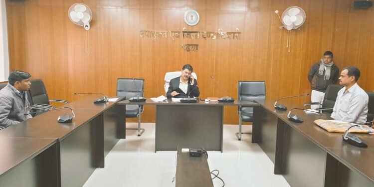 गढ़वा: जनता दरबार: उपायुक्त शेखर जमुआर ने सुनी जन समस्याएं और दिए समाधान के निर्देश