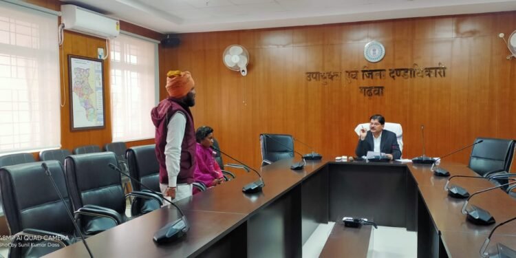 उपायुक्त शेखर जमुआर का जनता दरबार: आमजनों की समस्याओं का समाधान करने का निर्देश