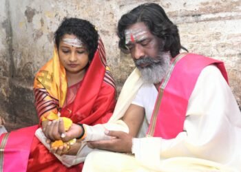 मुख्यमंत्री हेमन्त सोरेन ने देवघर में बाबा बैद्यनाथ धाम में किया जलाभिषेक, झारखंड वासियों की सुख-समृद्धि की प्रार्थना