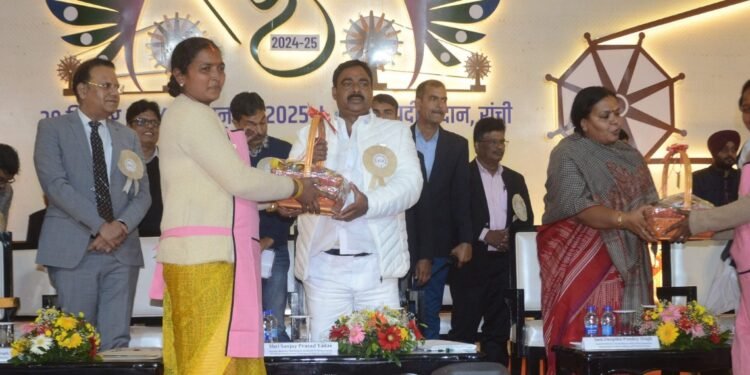 राष्ट्रीय खादी एवं सरस महोत्सव 2024-25 का उद्घाटन: खादी को बढ़ावा देने का सार्थक प्रयास