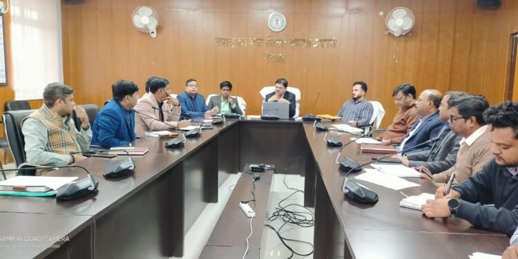 गढ़वा: अवैध खनन पर नकेल कसने के लिए जिला स्तरीय टास्क फोर्स की बैठक सम्पन्न