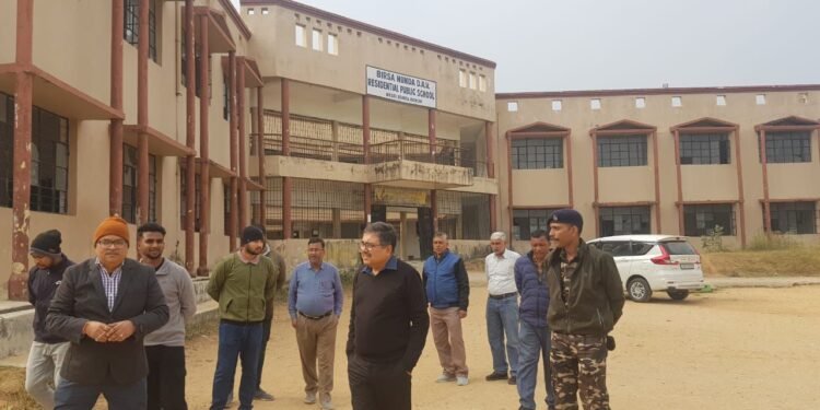 रांची: आदिवासी कल्याण आयुक्त ने किया निरीक्षण: आवासीय विद्यालय और छात्रावास निर्माण पर विशेष जोर