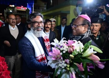 क्रिसमस उत्सव 2024: मुख्यमंत्री हेमन्त सोरेन और विधायक कल्पना सोरेन ने दी आर्चबिशप को बधाई