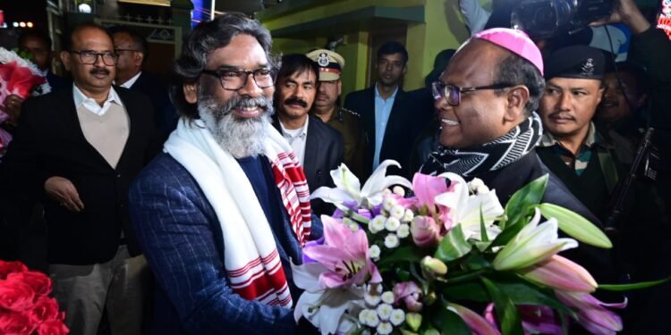 क्रिसमस उत्सव 2024: मुख्यमंत्री हेमन्त सोरेन और विधायक कल्पना सोरेन ने दी आर्चबिशप को बधाई