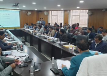 गढ़वा में स्वच्छ भारत मिशन (ग्रामीण) फेज-2 की समीक्षा बैठक: ठोस और तरल कचरा प्रबंधन पर जोर