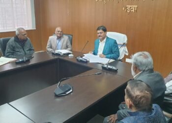 गढ़वा में उपायुक्त की अध्यक्षता में संपन्न हुई भारतीय रेड क्रॉस सोसाइटी की बैठक: रक्तदान और स्वास्थ्य शिविरों पर जोर