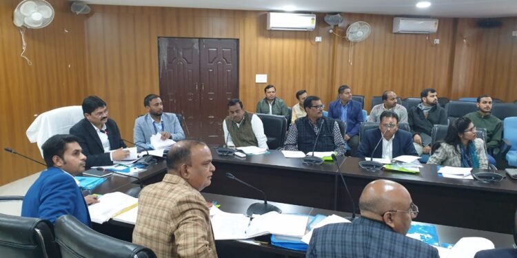 गढ़वा: उपायुक्त की अध्यक्षता में संपन्न हुई जिला परामर्शदात्री समिति की महत्वपूर्ण बैठक